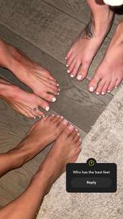 Scarlet Vas feet photo thumbnail
