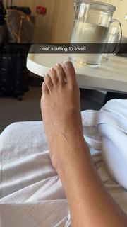 Scarlet Vas feet photo thumbnail