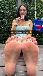 Scarlet Vas feet photo thumbnail