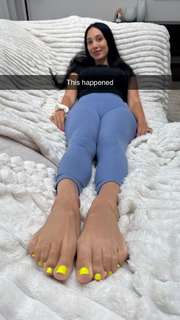 Scarlet Vas feet photo thumbnail