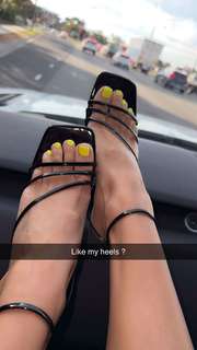 Scarlet Vas feet photo thumbnail
