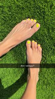 Scarlet Vas feet photo thumbnail