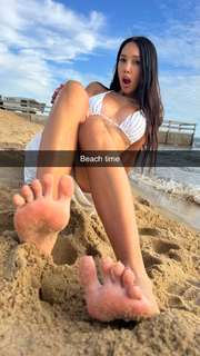 Scarlet Vas feet photo thumbnail