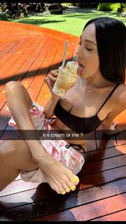 Scarlet Vas feet photo thumbnail