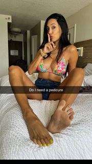 Scarlet Vas feet photo thumbnail