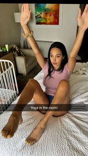 Scarlet Vas feet photo thumbnail