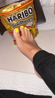Scarlet Vas feet photo thumbnail