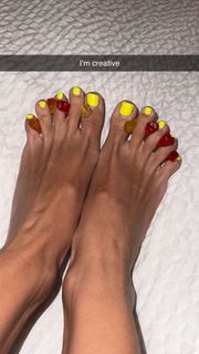Scarlet Vas feet photo thumbnail