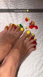 Scarlet Vas feet photo thumbnail
