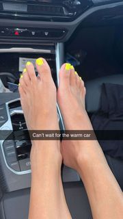 Scarlet Vas feet photo thumbnail