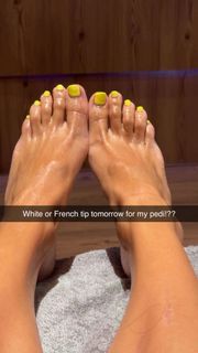 Scarlet Vas feet photo thumbnail