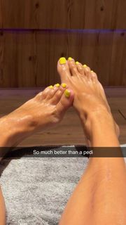 Scarlet Vas feet photo thumbnail