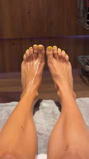 Scarlet Vas feet photo thumbnail