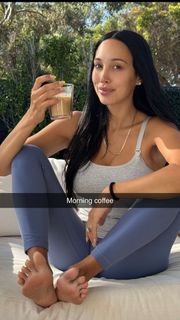 Scarlet Vas feet photo thumbnail