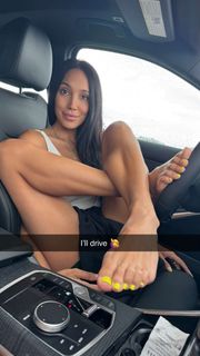 Scarlet Vas feet photo thumbnail