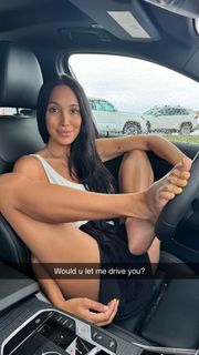 Scarlet Vas feet photo thumbnail