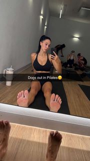 Scarlet Vas feet photo thumbnail