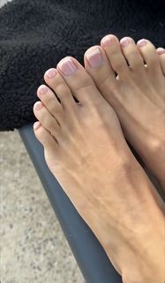 Scarlet Vas feet photo thumbnail