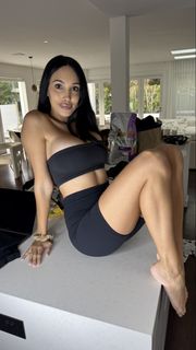 Scarlet Vas feet photo thumbnail