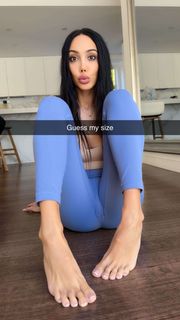 Scarlet Vas feet photo thumbnail