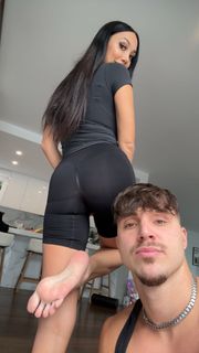 Scarlet Vas feet photo thumbnail