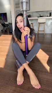 Scarlet Vas feet photo thumbnail