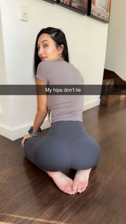 Scarlet Vas feet photo thumbnail