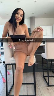 Scarlet Vas feet photo thumbnail