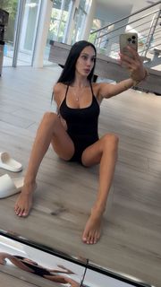 Scarlet Vas feet photo thumbnail