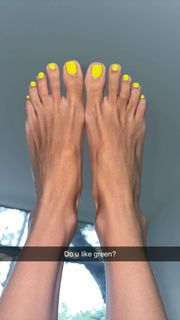 Scarlet Vas feet photo thumbnail