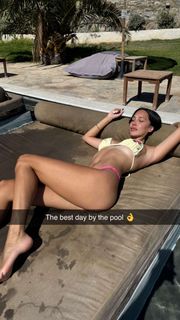 Scarlet Vas feet photo thumbnail