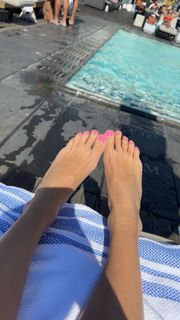 Scarlet Vas feet photo thumbnail