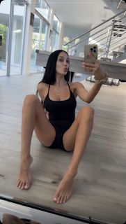 Scarlet Vas feet photo 1