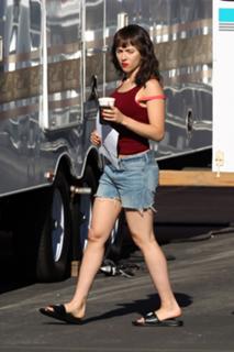 Scarlett Johansson feet photo thumbnail