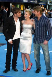 Scarlett Johansson feet photo thumbnail