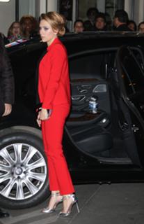 Scarlett Johansson feet photo thumbnail
