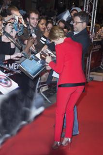 Scarlett Johansson feet photo thumbnail