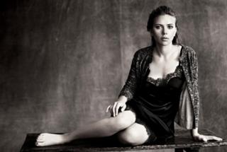 Scarlett Johansson feet photo thumbnail