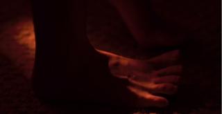 Scarlett Johansson feet photo thumbnail
