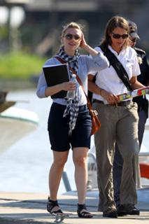 Scarlett Johansson feet photo thumbnail