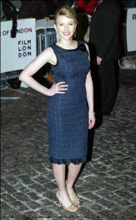 Scarlett Johansson feet photo thumbnail