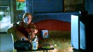 Scarlett Johansson feet photo thumbnail