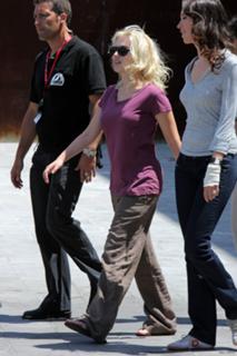 Scarlett Johansson feet photo thumbnail