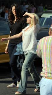 Scarlett Johansson feet photo thumbnail