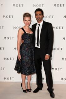 Scarlett Johansson feet photo thumbnail