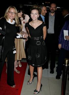 Scarlett Johansson feet photo thumbnail
