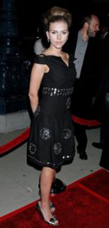 Scarlett Johansson feet photo thumbnail