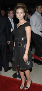 Scarlett Johansson feet photo thumbnail