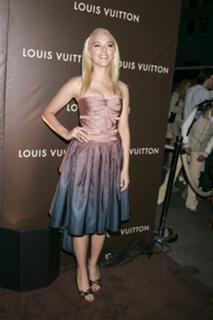 Scarlett Johansson feet photo thumbnail
