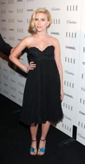Scarlett Johansson feet photo thumbnail